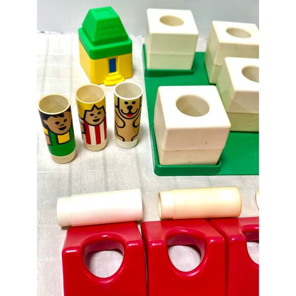 Vintage 1983 Johnson + Johnson Peg Pals Village 35  People Parts / Pieces TOY - Picture 4 of 10